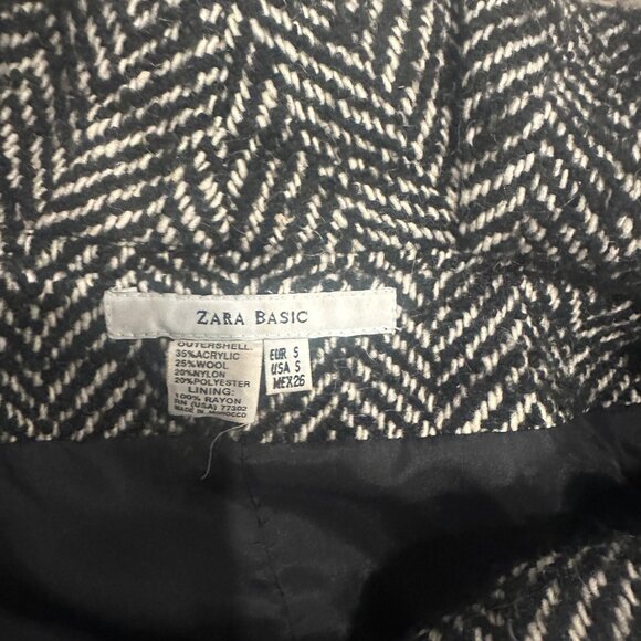 Zara Basic Herringbone wool-blend double-breasted coat. Size Small - Picture 4 of 8